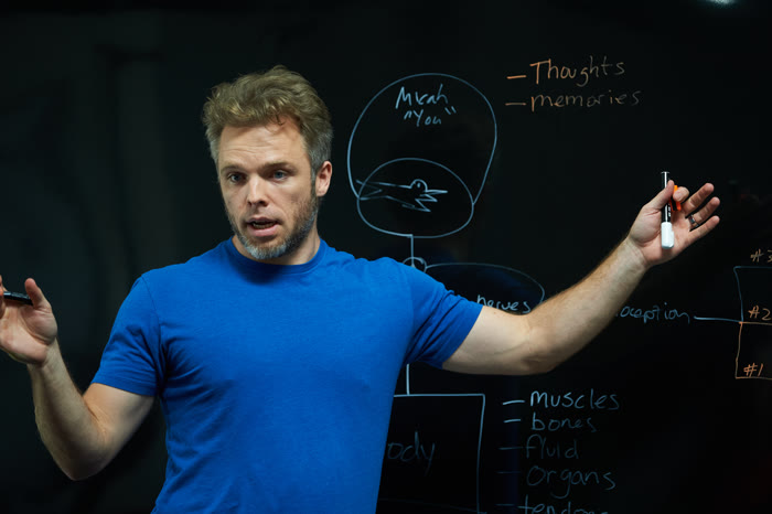 Julian explaining body-mind concepts during the seminar